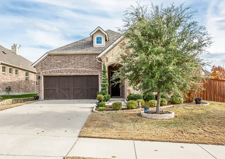 Lanier Dr — Photo 2