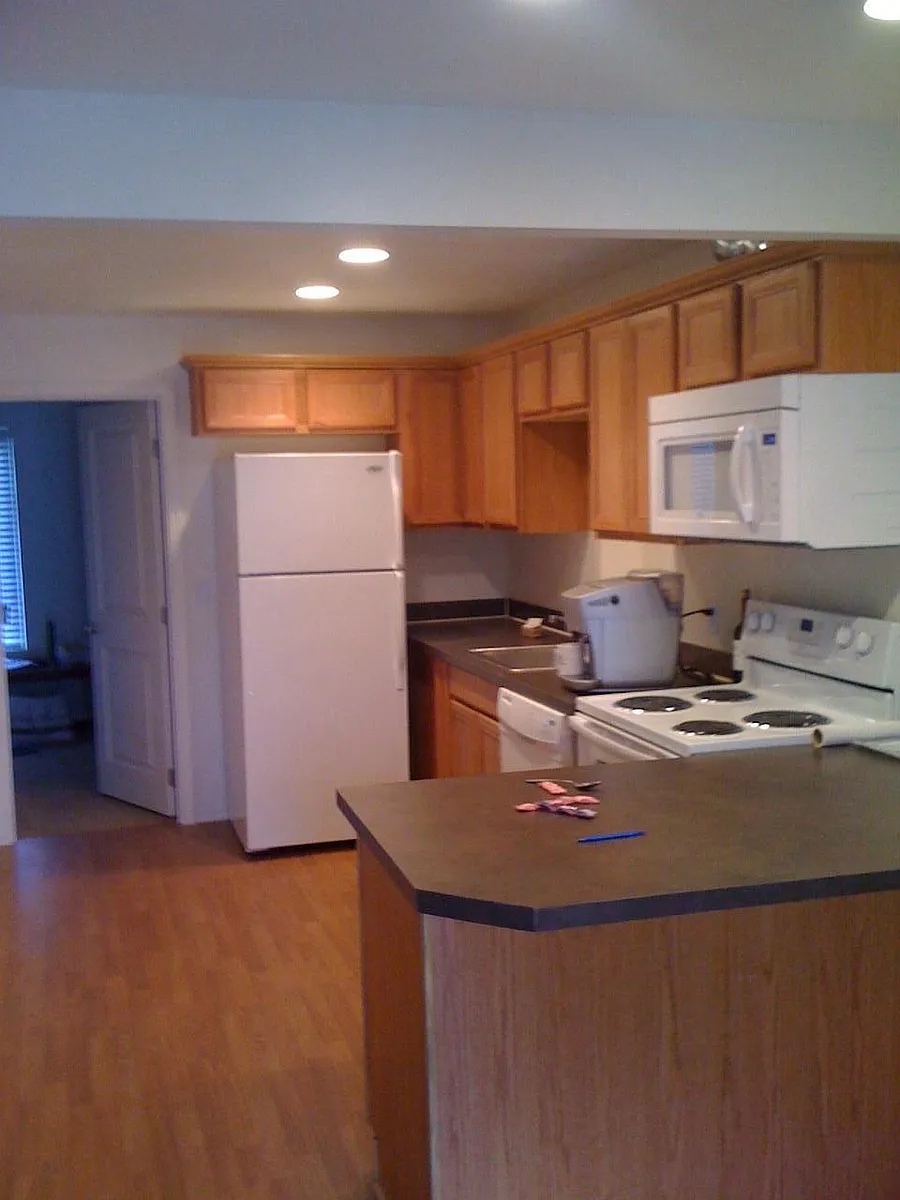 Building Photo - 527 13th Ave SE #4
