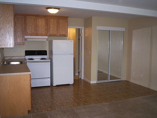2nd image of 2080 W La Loma Dr