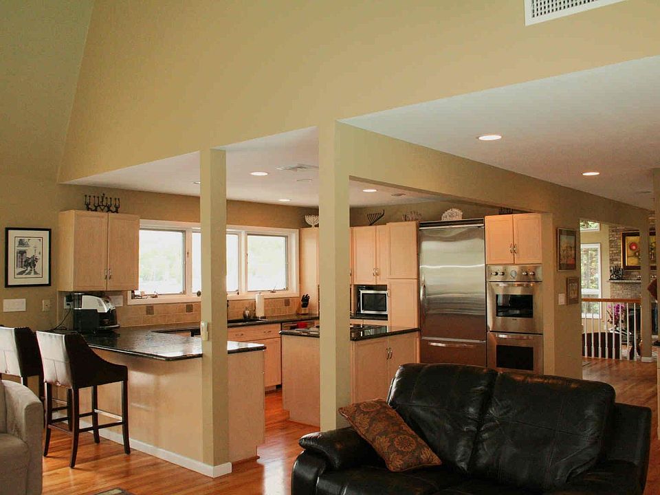 Designer kitchen Custom cabinetry, granite counters, Viking appliances + more.
