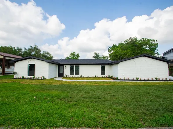 18211 Kings Row, Webster, TX 77058