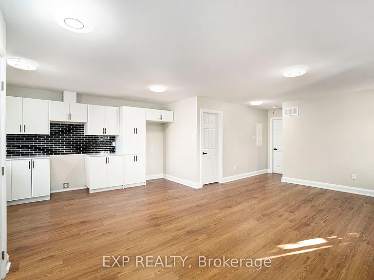 838 Saint Laurent Blvd #3 — Photo 5