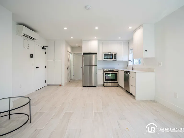 960 Jefferson Ave #202 — Photo 17