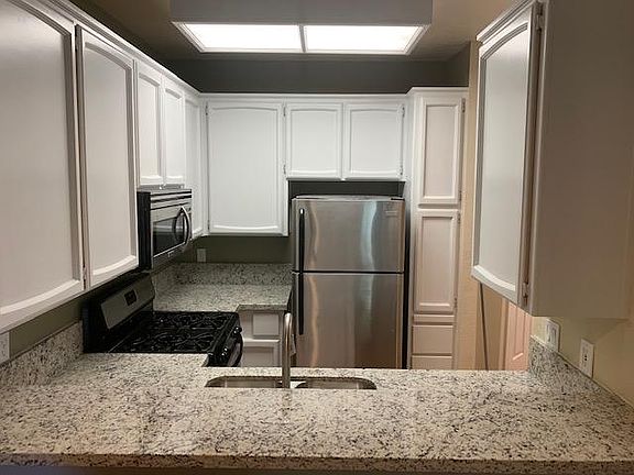 3rd image of 1049 Bell St APT 7