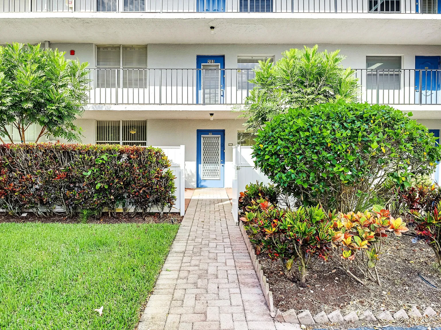 2 bed, 2.0 bath, 1044 sqft, $2,000 — Photo 3