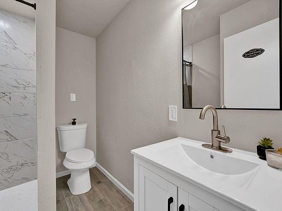 Shared bath upstairs