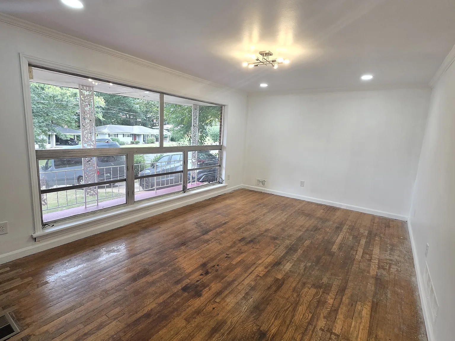 4 bed, 2000 sqft, $1,950 — Photo 2