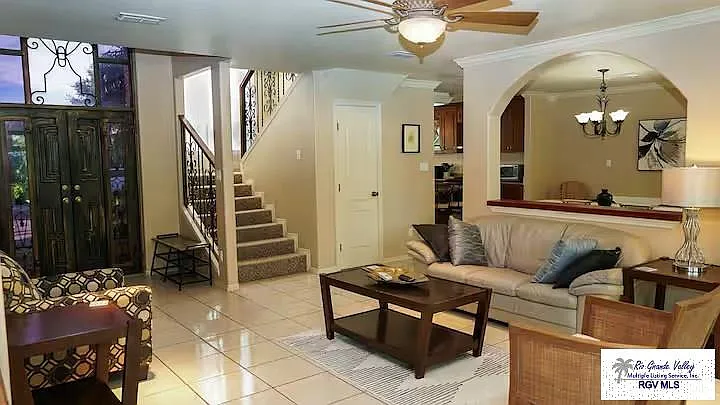 4 bed, 4.5 bath, 2474 sqft, $3,200 — Photo 4