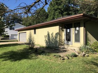 2317 Stoner Dr W, Charleston, IL