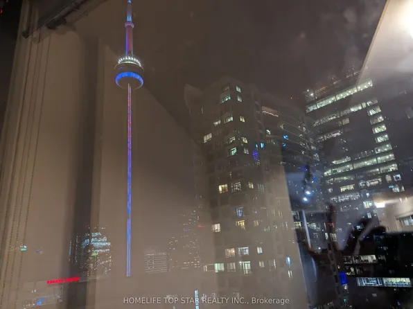 12 York St #1708, Toronto, ON M5J 0E4