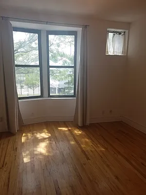 Rented by Space Link Realty | media 17