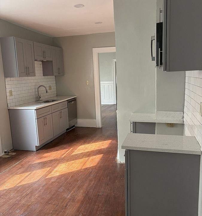 2nd image of 481 7th St APT 1