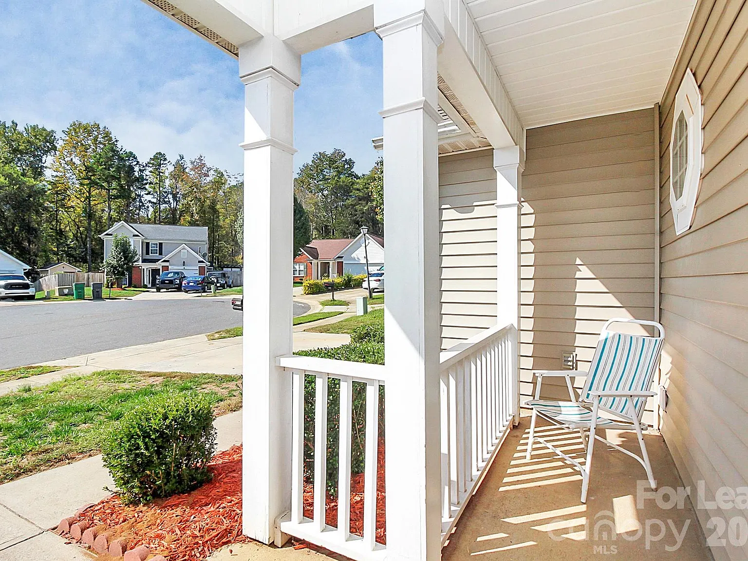 3 bed, 2.5 bath, 1335 sqft, $1,925 — Photo 3
