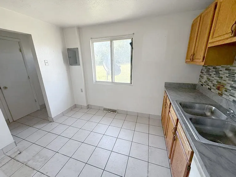 4889 Banbury Ct #6 — Photo 9
