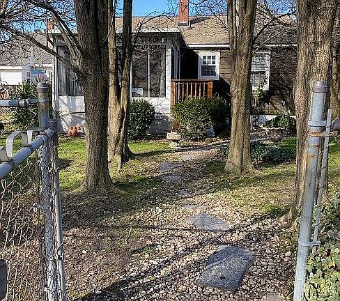 5th image of 306 Brightwood Ave