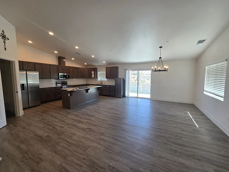 7650 Rockaway Ave — Photo 2