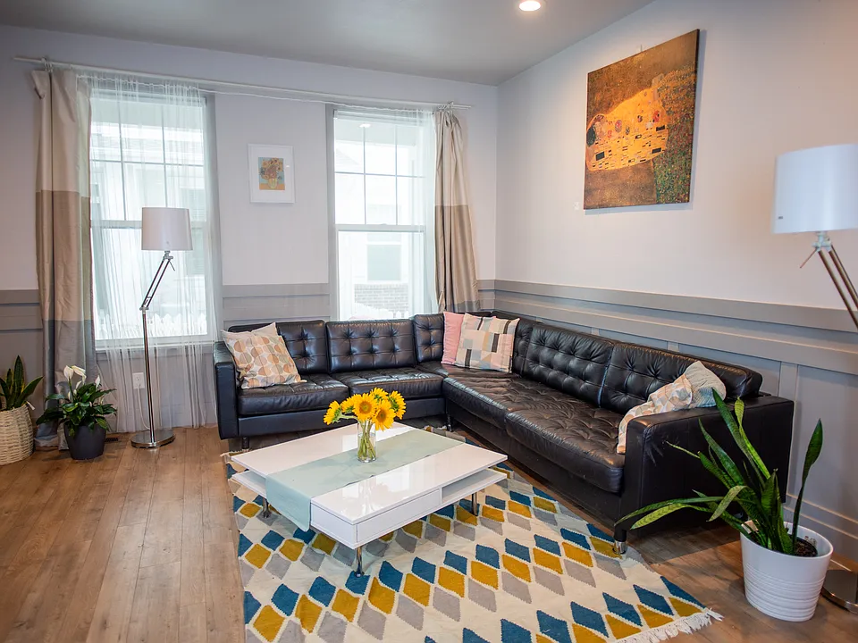 250 E Ellen Ln