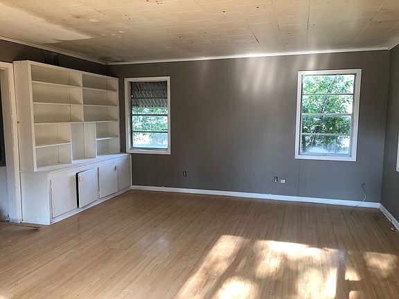 3rd image of 121 Yjean St