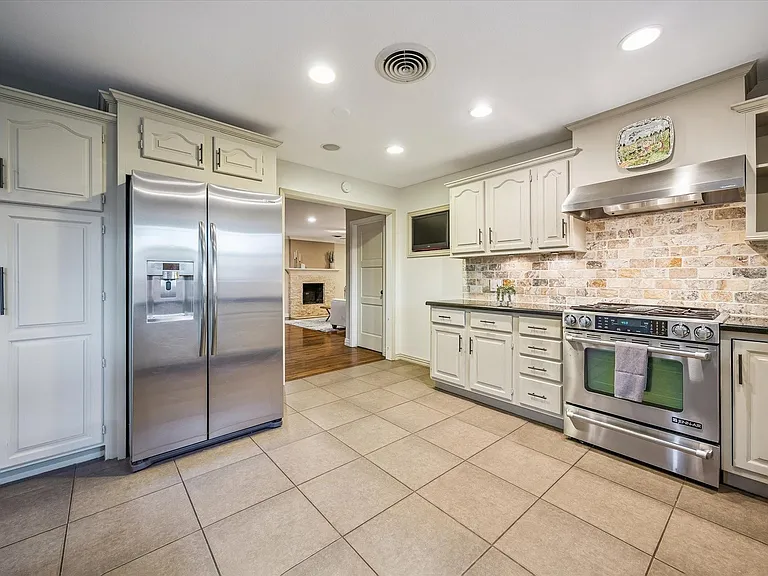 9813 Pine Lake Dr — Photo 11