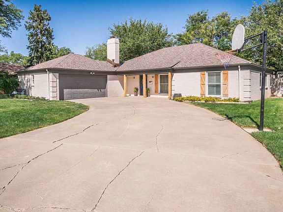 2nd image of 3811 Carlton Dr