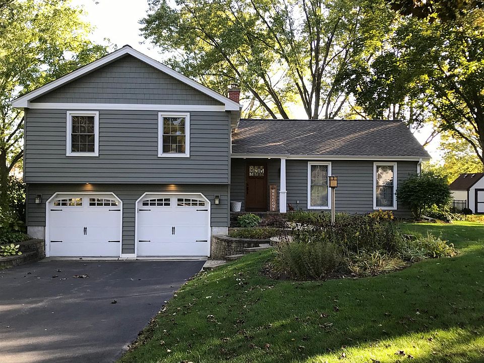 1st image of 38W331 Bernice Dr