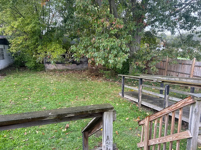 1212 Elm St — Photo 13