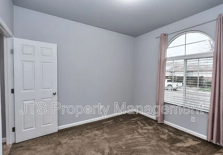 4086 Pinoche Peak Way — Photo 28