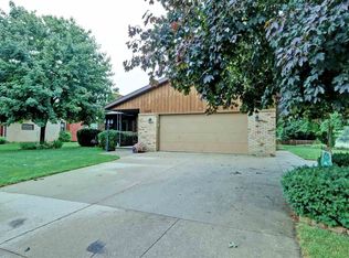 1050 Babcock St, Neenah, WI 54956