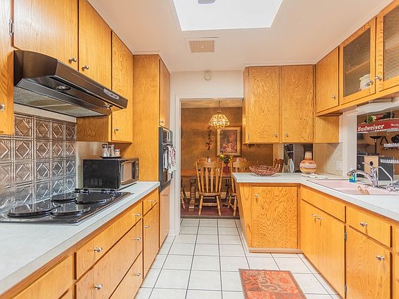 4th image of 1406 Tulip Ln