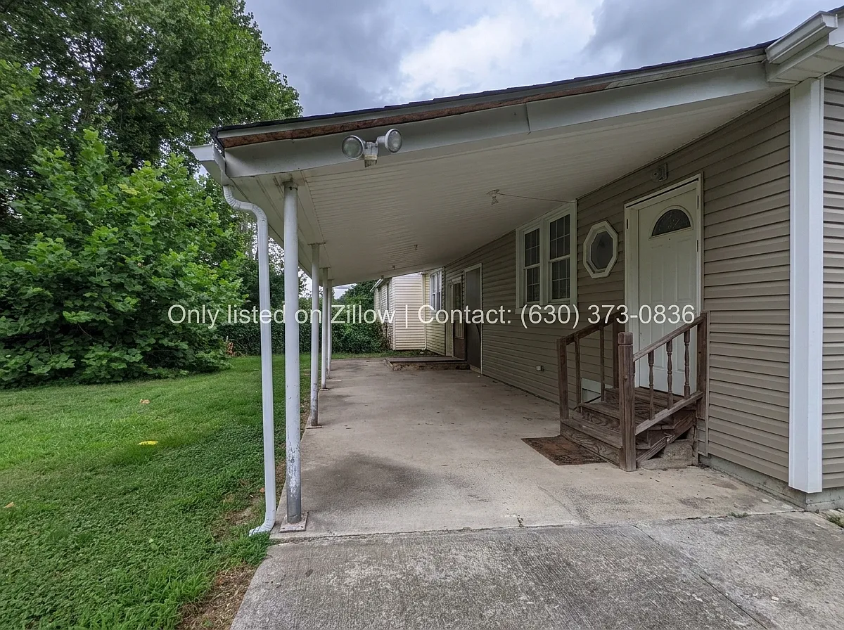 3 bed, 1100 sqft, $2,295 — Photo 3