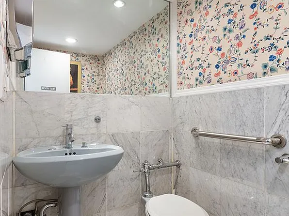 210 E 47th St #1ABP, New York, NY 10017