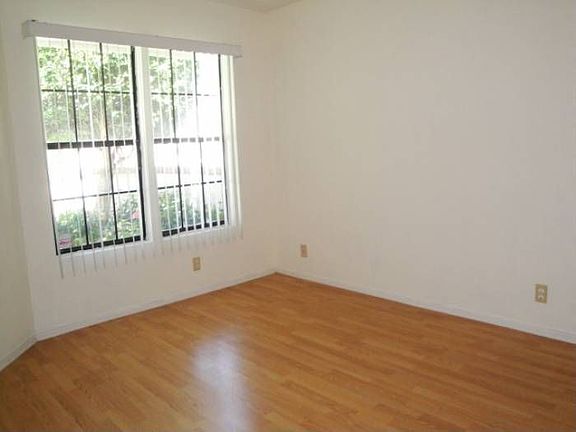 4th image of 15810 Avenida Villaha #185