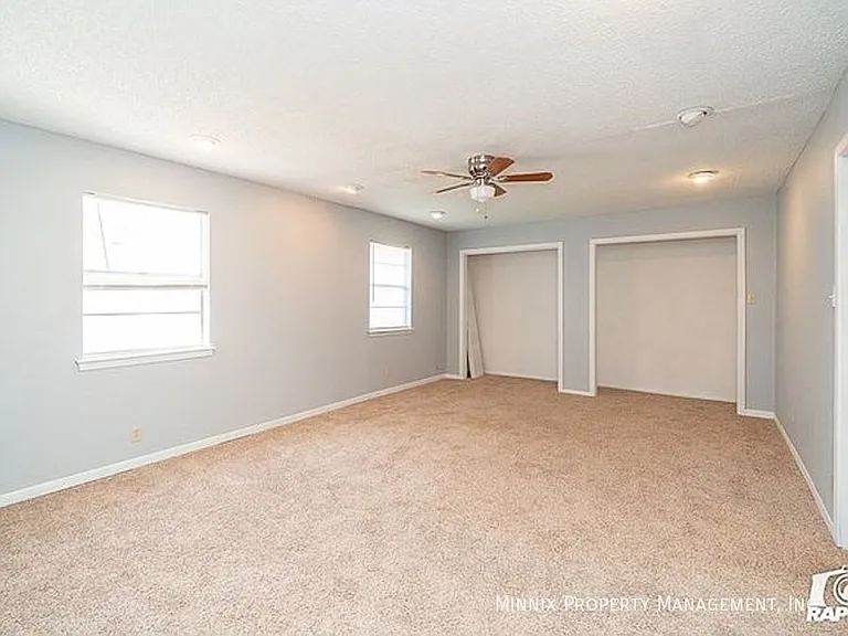 2905 Ventura Ave — Photo 22