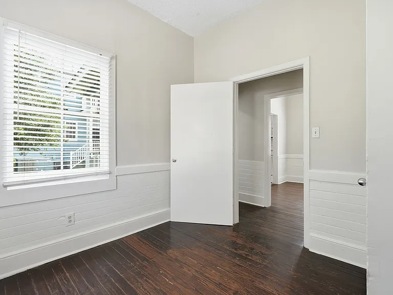 520 E Hall Ln — Photo 6