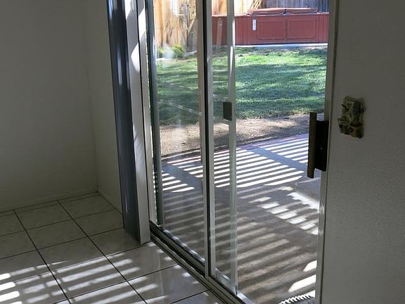 Living Room/Bay Window
