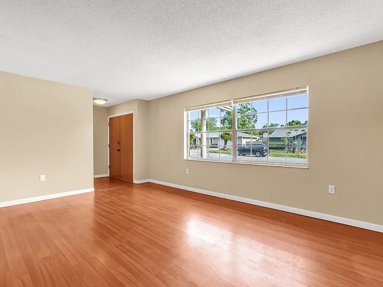 320 Heather Ave — Photo 6