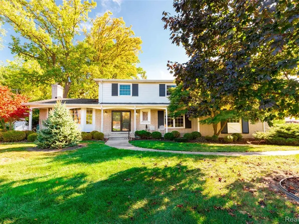 20633 Canal Dr, Grosse Ile, MI 48138