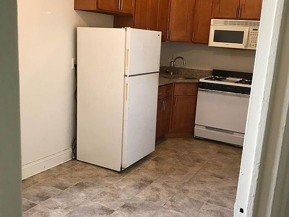 2nd image of 45 Tennis Ct #B33
