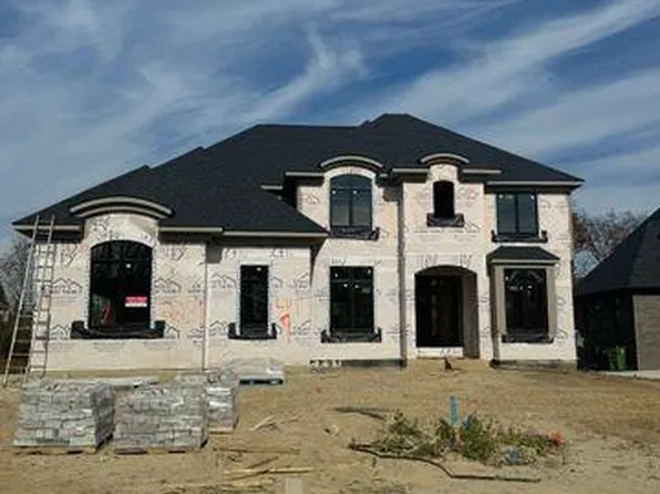 2231 Leewood Dr, Shelby Township, MI 48316