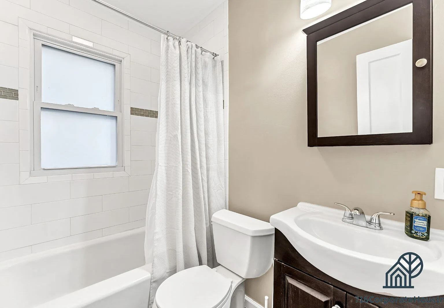 3 bed, 1.0 bath, $2,800 — Photo 4