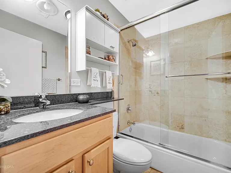 1454 W Fullerton Ave #2 — Photo 16