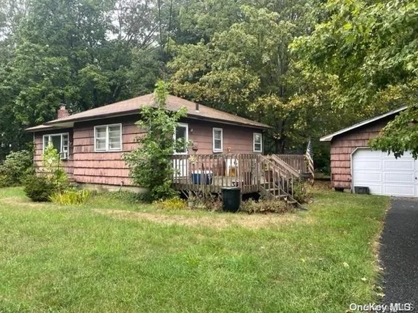 279 South Street, Manorville, NY 11949