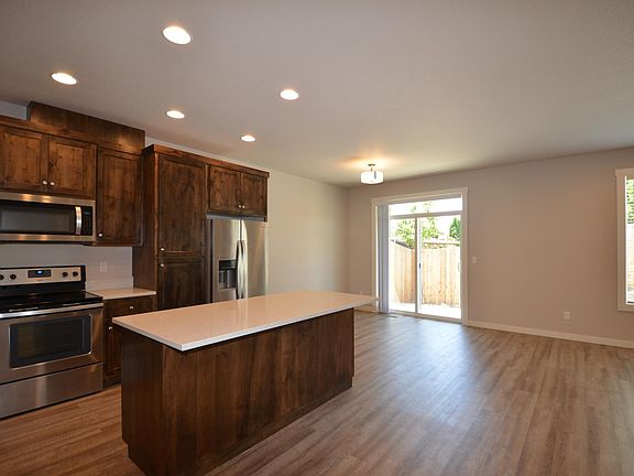 Kitchen - slider to back yard