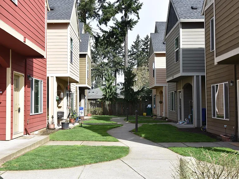 1517 SE 127th Ave #9 — Photo 2