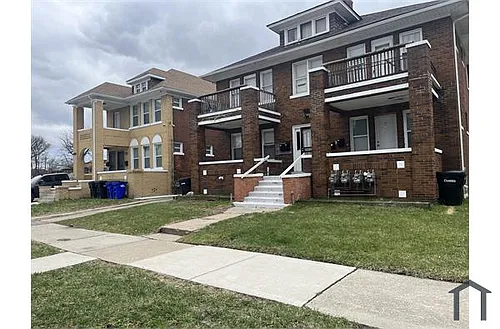 2945 W Grand St Photo 1