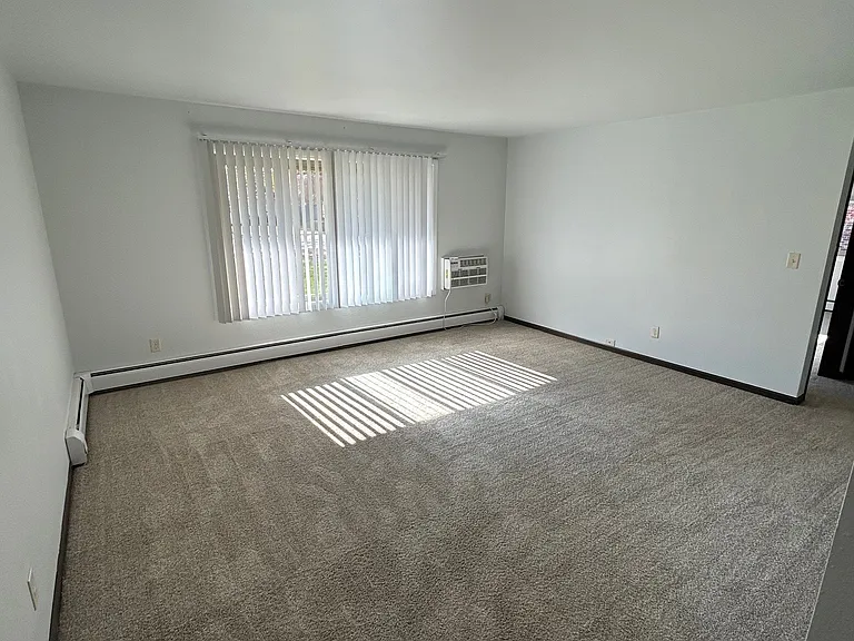 302 Hill St — Photo 5