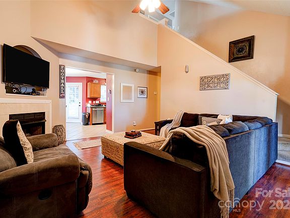 4th image of 6015 Bradford Ct