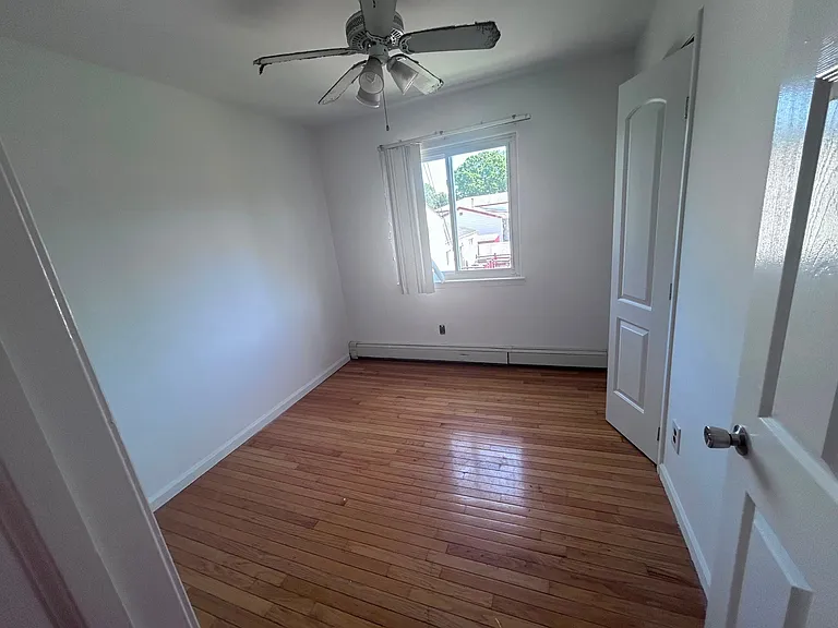 386 Erlanger Blvd — Photo 9