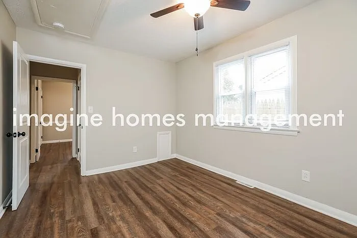 5697 Chagrin Dr — Photo 6