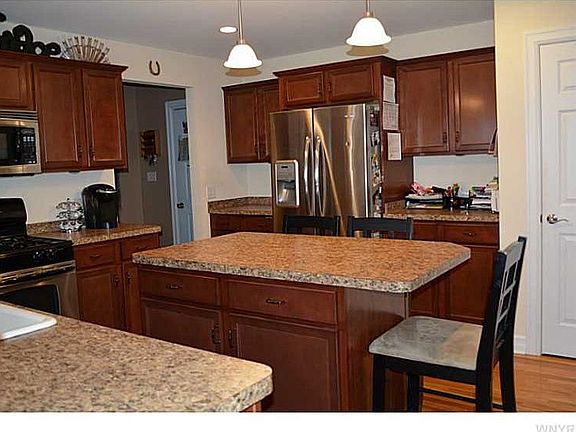 3rd image of 6986 Lakeside Dr